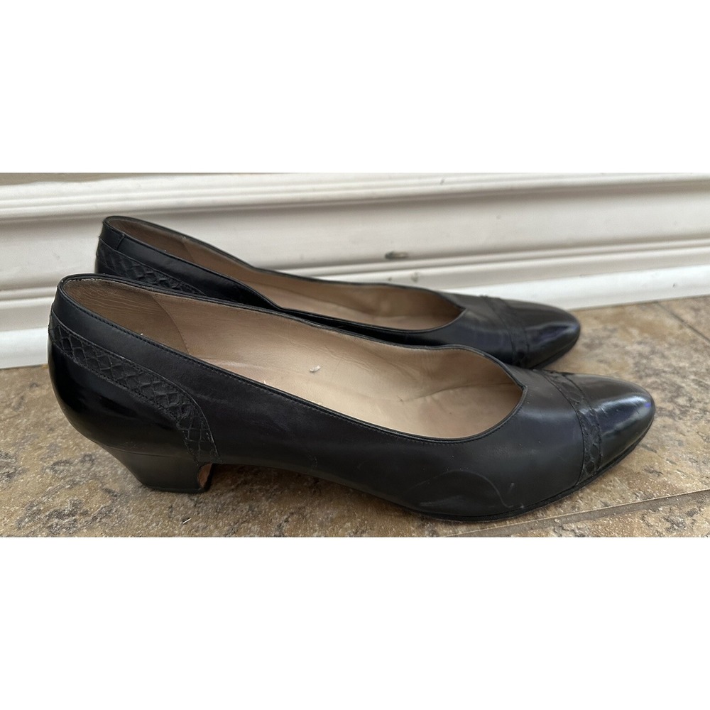 Salvatore Ferragamo Black Hard Leather Cap Toe Pumps Shoes Ladies Size 7.5 AA